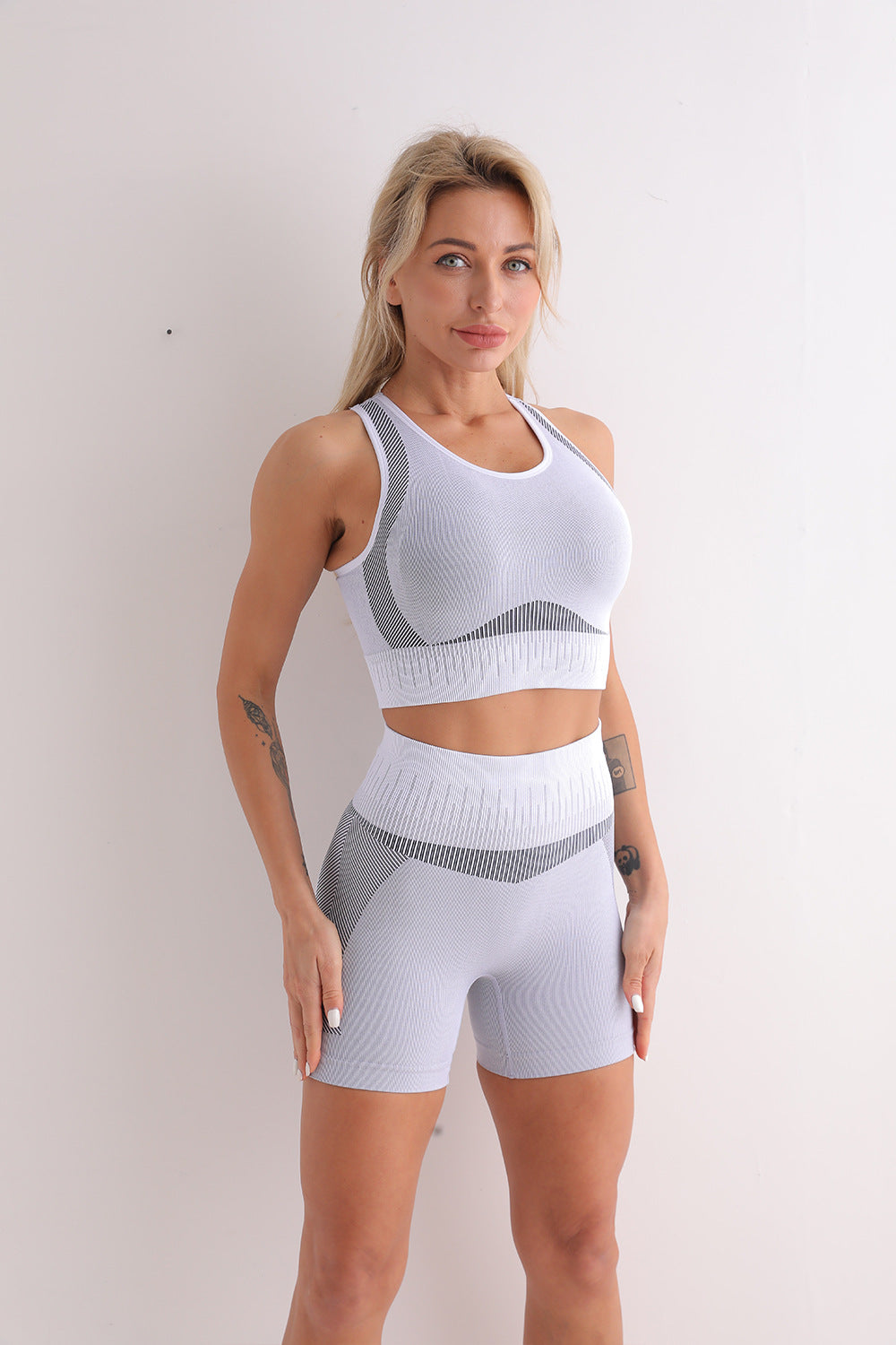 B’more Athletic Two-Piece Seamless Quick-Drying Bra And Shorts